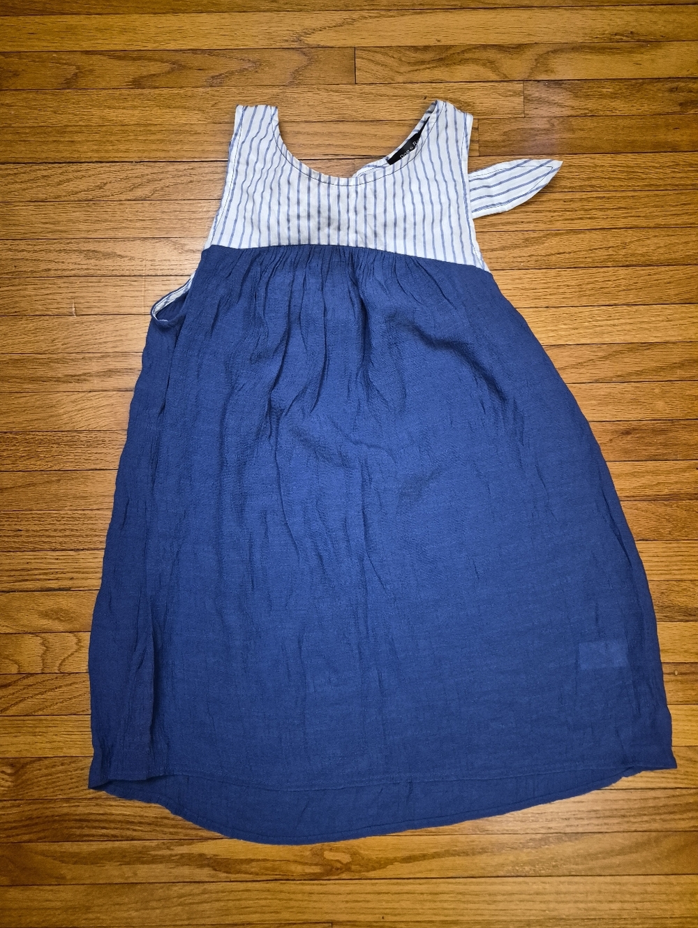 Doe & Rae Size Small Blue Keyhole Back Tank Top